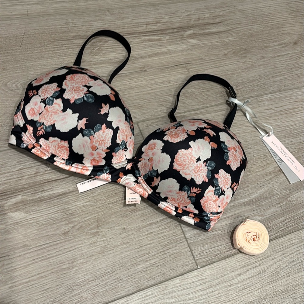 BNWT- Victoria’s Secret maternity nursing bra size 32DDD